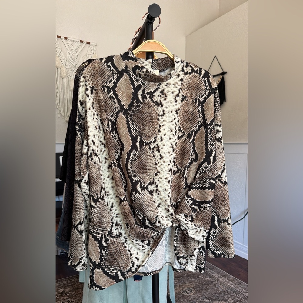 Freebird Snake Print Front Knot Womens XL Thin Sweater